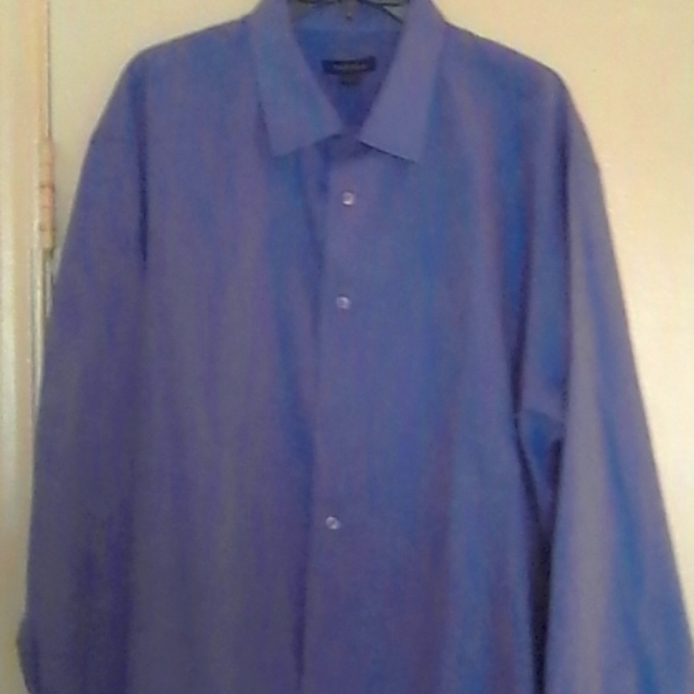 Men's Light Blue Van Heusen Button Down Shirt Size 17 in Great Condition.